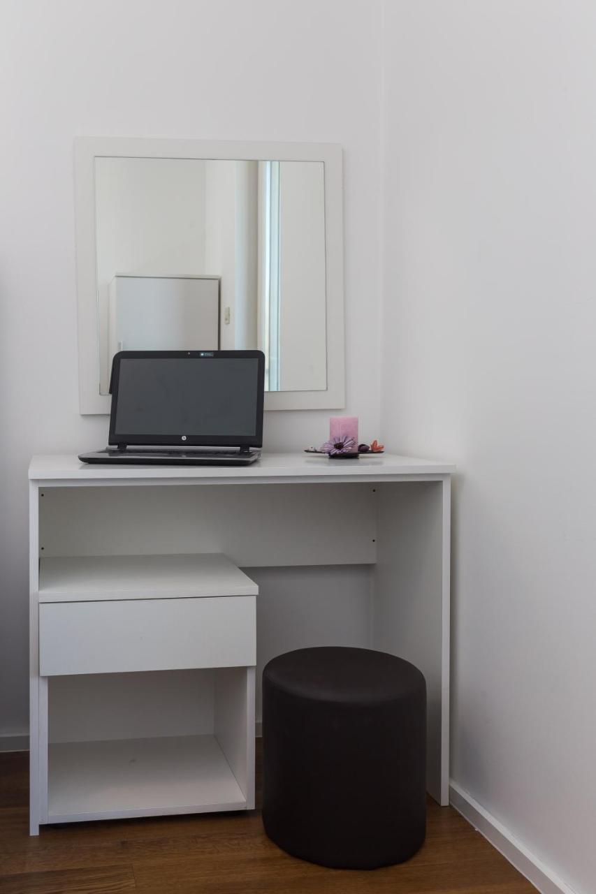 Apartment Nav *