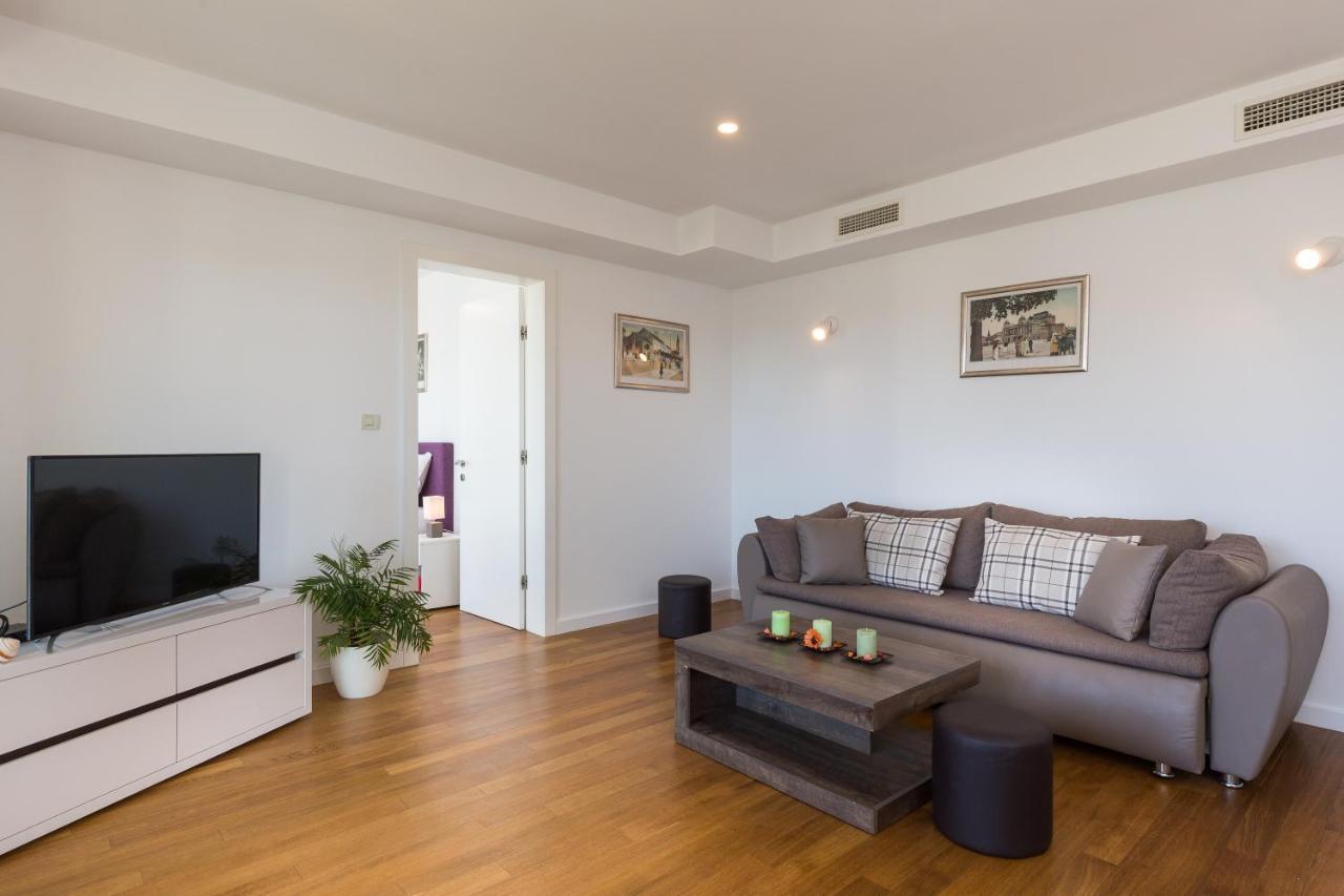 Apartment Nav *